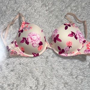 Victoria Secrets PINK 32C bra